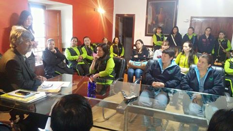 El alcalde Montagu, se reúne con madres comunitarias del ICBF.