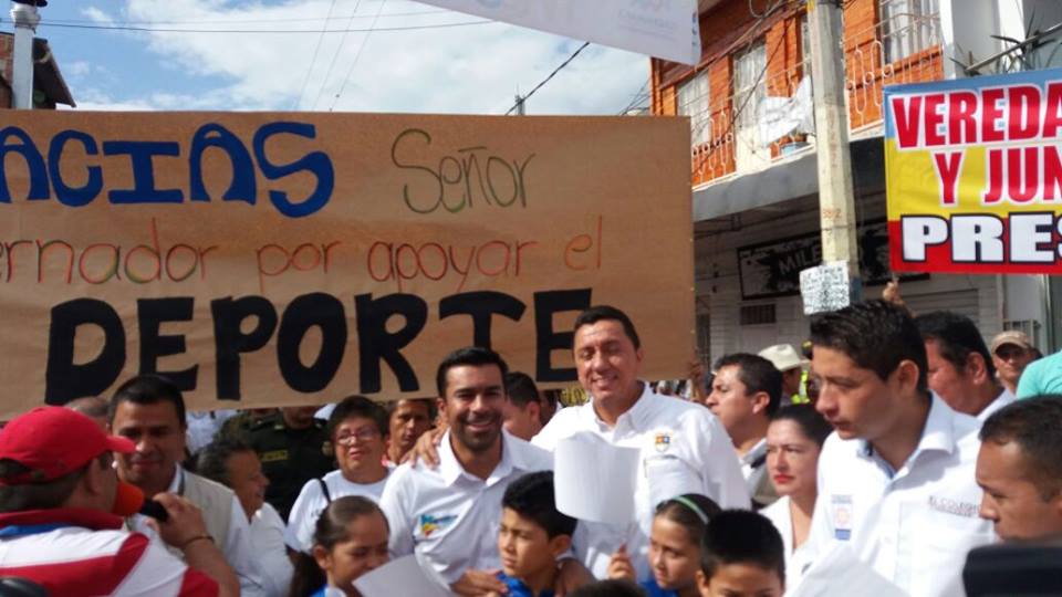 A Mesitas del colegio llegó «Gobernador en casa»