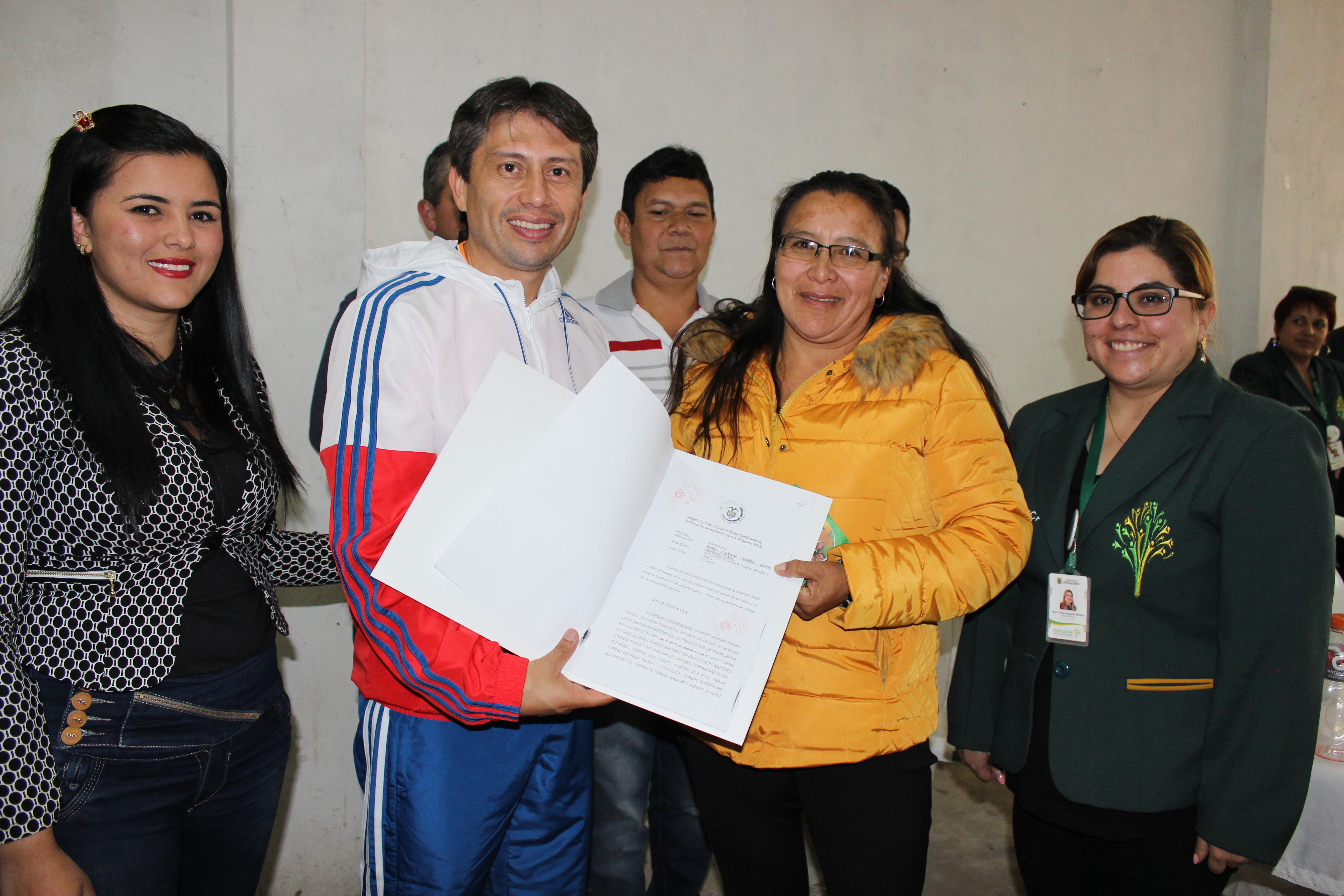 13 familias de Planadas ya cuentan con las escrituras de su vivienda