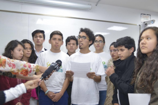 Uribe insulta el programa Ser Pilo Paga