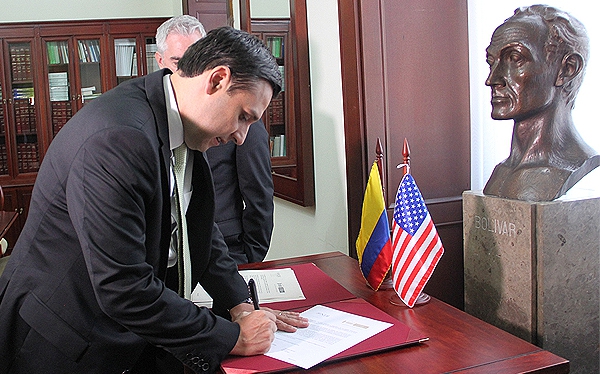 Senado y NDI de EEUU firman Marco de Cooperación para promover transparencia legislativa