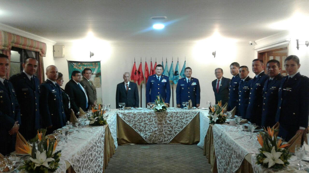 Comando Aéreo de Mantenimiento reconoce legado de excomandantes