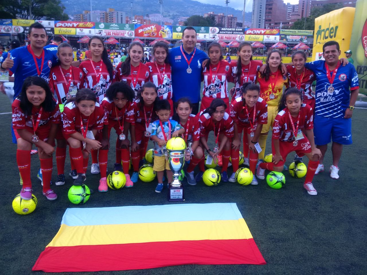 Apoyando el fútbol infantil en el departamento