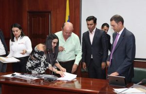 Millonaria inversión para llevar energía y gas a siete municipios de Cundinamarca