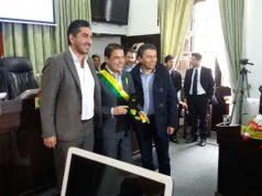 Concejo de Mosquera condecora exalcalde