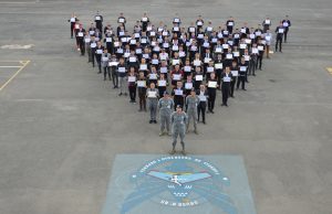 JOVENES COLOMBIANOS QUE PRESTARON SU SERVCIO MILITAR CON ALTURA, SE LICENCIAN HOY EN LA FUERZA AEREA