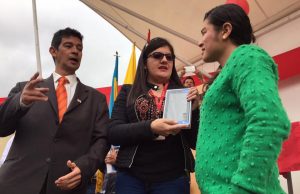 Alcaldía de Funza entregó tablets a personas en condición de discapacidad auditiva