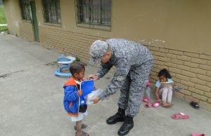 Acercamiento con la población y ayuda humanitaria, el reto de la Fuerza Aérea Colombiana en la Sabana de Occidente