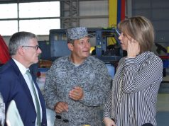 Viceministra de Defensa realiza visita estratégica al Comando Aéreo de Mantenimiento