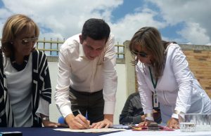 Alcalde de Chía entrega predios para construcción de nuevas sedes educativas