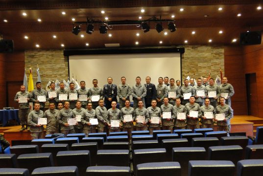 Comando Aéreo de Mantenimiento culmina curso de inspector técnico para suboficiales de la Fuerza Aérea Colombiana