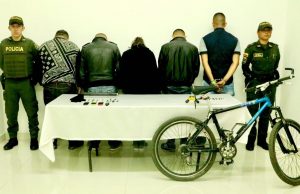 Tres “rompevidrios”, un cuatrero y un sujeto robando bicicletas fueron capturados en Chía