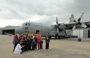 Niñez de sabana occidente celebran su día en base aérea de Madrid