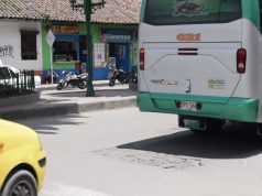 ¿Quién controla las tarifas de transporte público en Mosquera?