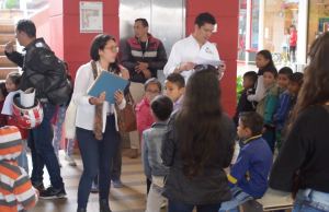 100 niños funzanos cumplieron el sueño de conocer una sala de cine