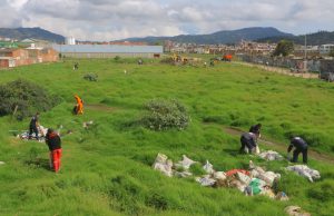 Alcaldía de Facatativá, entidades municipales y empresa privada limpian predio del barrio Zambrano