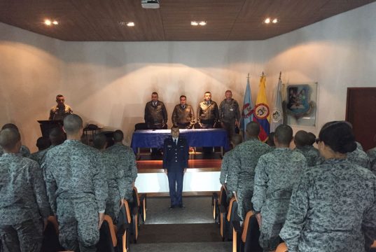Fuerza Aérea Colombiana graduó 42 soldados como manejadores caninos