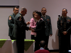 Entrega de libretas militares a jóvenes del ICBF