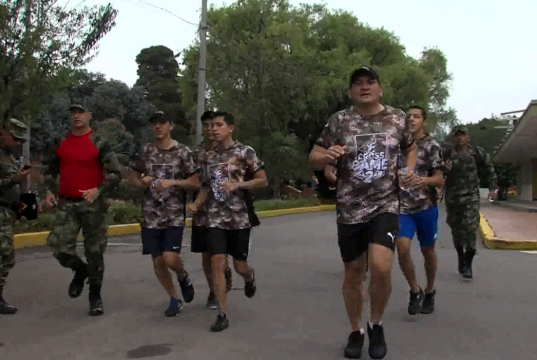 Colombianos de a pie fueron soldados por un día