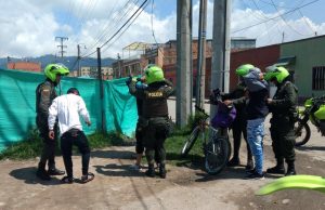 120 policías de Cundinamarca se toman a Facatativá