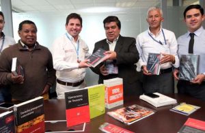 Gobernación entrega bibliotecas jurídicas a 50 municipios