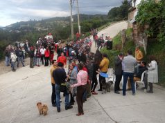Entrega de placa huella en vereda de Sopó