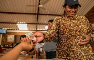 Del total de aspirantes a Cámara de Representantes en las elecciones del domingo, el 35% son mujeres mientras que para Senado de la República es del 32%