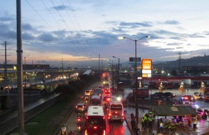 Policía de Soacha se toma las estaciones de Transmilenio