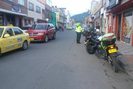 Operativos de control a los mal estacionados en Facatativá
