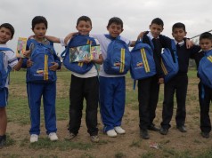 Se entregaron 600 kits escolares para los niños de Chía