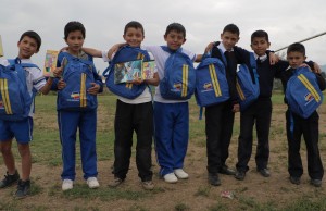 Se entregaron 600 kits escolares para los niños de Chía