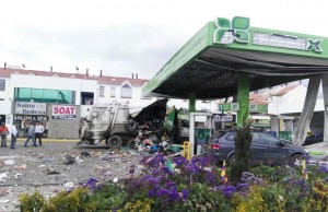 Explosión de un contenedor de basura en estación de servicio en Chía