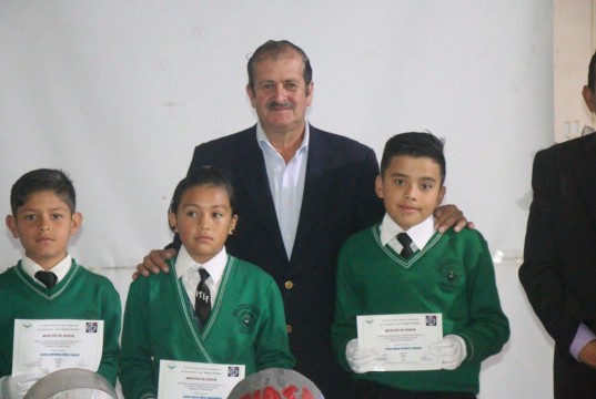 Graduación de estudiantes en proyecto de formación científica llenan de orgullo a Facatativá