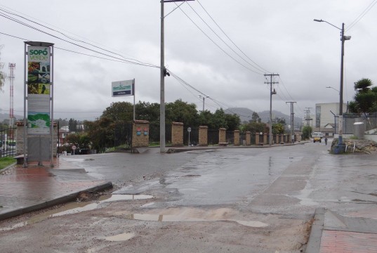 Intervención de vía ubicada en frente de Alpina en Sopó