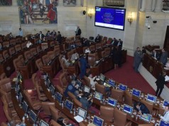 Partidos acuerdan congelar salarios estatales más altos