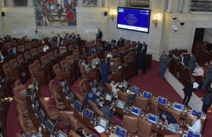 Partidos acuerdan congelar salarios estatales más altos