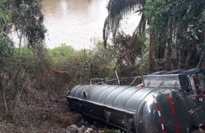 CAR verifica si accidente en Nilo habría causado afectación al río Sumapaz