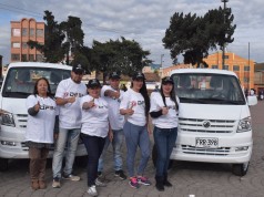 Entrega de nuevos vehículos a carreteros en Soacha