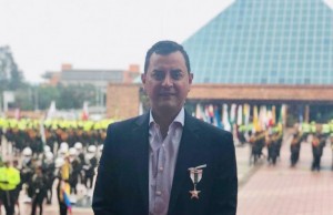 Policía Nacional y Gobernación de Cundinamarca condecoraron al Alcalde de Sopó
