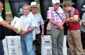 Afectados por vendavales en Pandi, La Palma y Tibacuy reciben ayudas humanitarias
