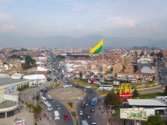 Desde hoy, Chía ondea su gigantesca bandera en la glorieta de Jumbo