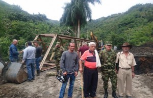 Se finalizó instalación de puente peatonal en La Palma. Continúan labores de limpieza y recuperación de viviendas afectadas