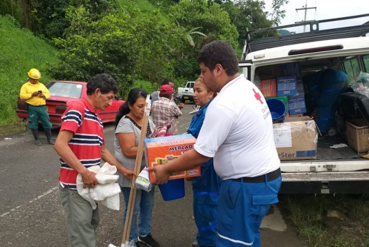 Cruz Roja entregó ayudas humanitarias a hogares afectados en La Palma