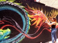 Tres jóvenes mosquerunos representando en el festival «Barrio Vivo» en el país de México