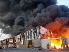 Tres heridos y millonarias pérdidas deja incendio en bodegas de Funza