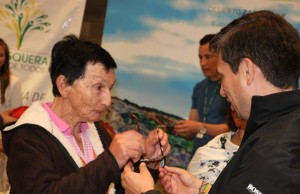 Alcaldía de Mosquera hace entrega de ayudas visuales y prótesis dentales a niños, jóvenes y adultos mayores del municipio