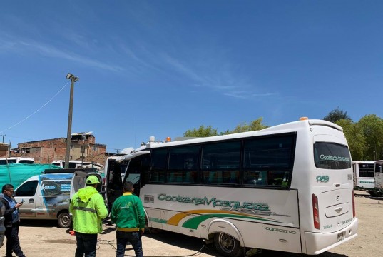 Medición de gases a vehículos de servicio publico en Mosquera