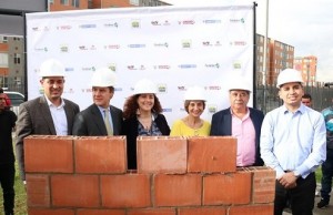 Colocación de la primera piedra del nuevo megacolegio en Ciudad Verde, Soacha