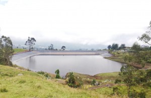 Imponen medida preventiva a embalse ilegal, que captaba agua de tres quebradas