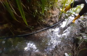 Tractomula habría arrojado ACPM en quebrada que desemboca en el río San Francisco